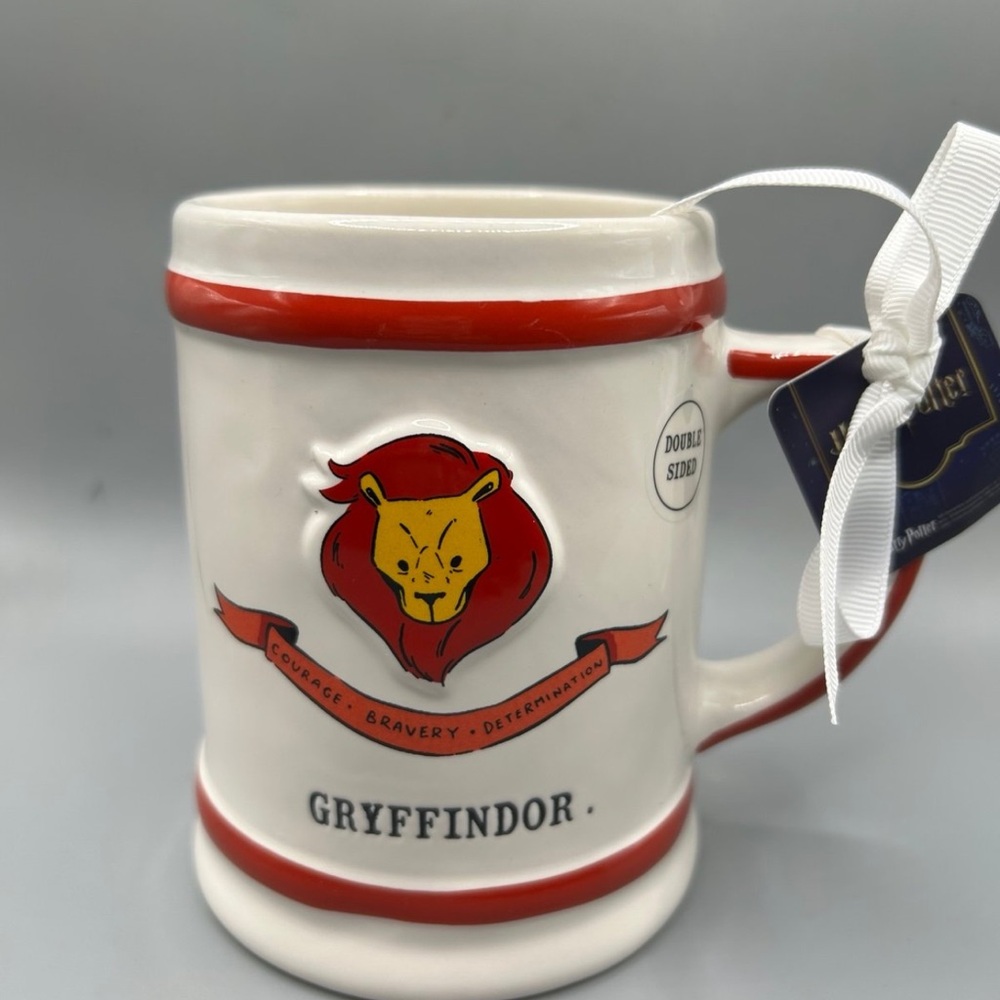 Rae Dunn Harry Potter Gryffindor Mug With Crest BRAND NEW DESIGN - Picture 1 of 3